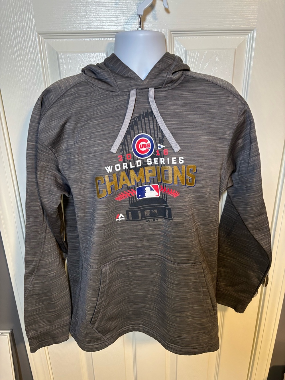 Chicago Cubs 2016 World Series Champions Majestic Athletic hoodie -medium